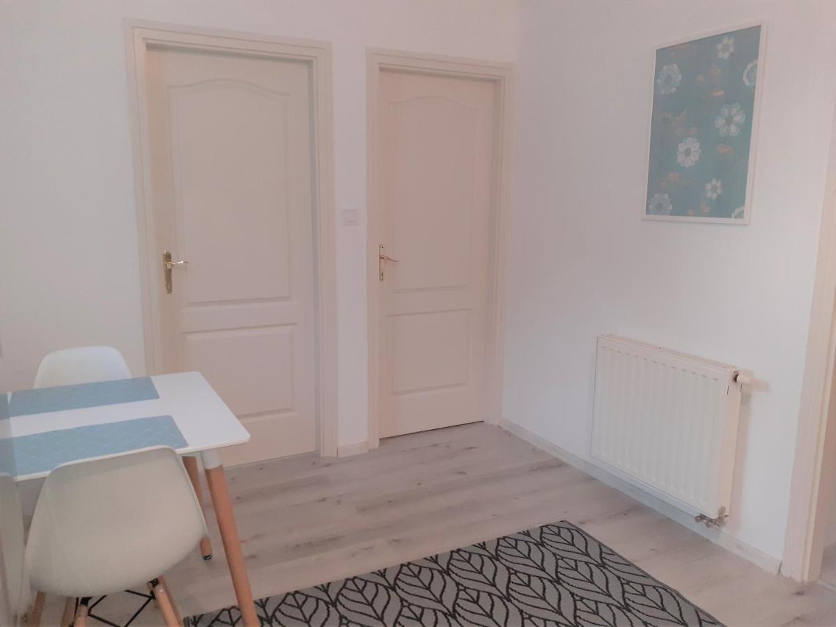 凯斯特海伊Nelli Apartman公寓 外观 照片
